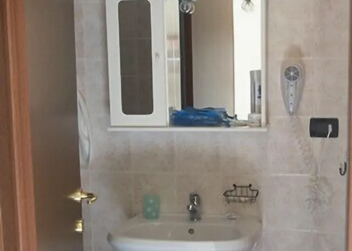 Serafino Liguria מלון 2*